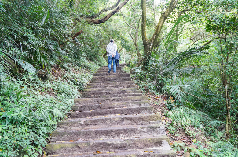 硬漢嶺登山步道