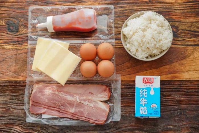 番茄醬芝士炒飯食材